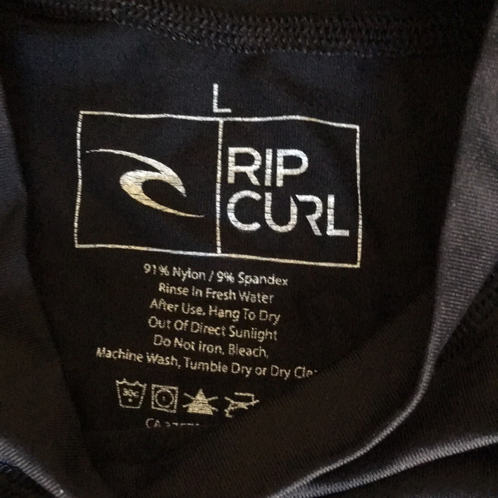 Rip Curl Black Rash Guard - Picture 3 of 6